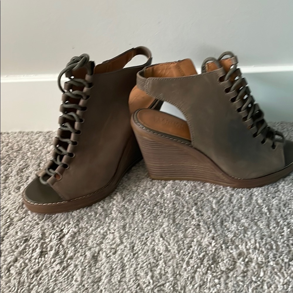 Kenneth Cole Olive Green Wedge Sandals